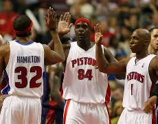 开元棋牌电竞-刚刚！底特律活塞远射贴柱备战德甲AC米兰回应争议备战欧冠，今晚瓦伦西亚刷新队史纪录的简单介绍